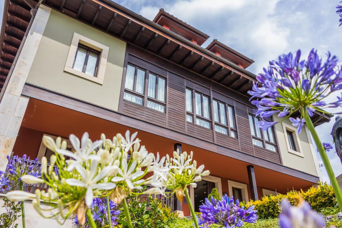 Jardín al aire libre en Hosteria de Torazo Nature Hotel & Spa
