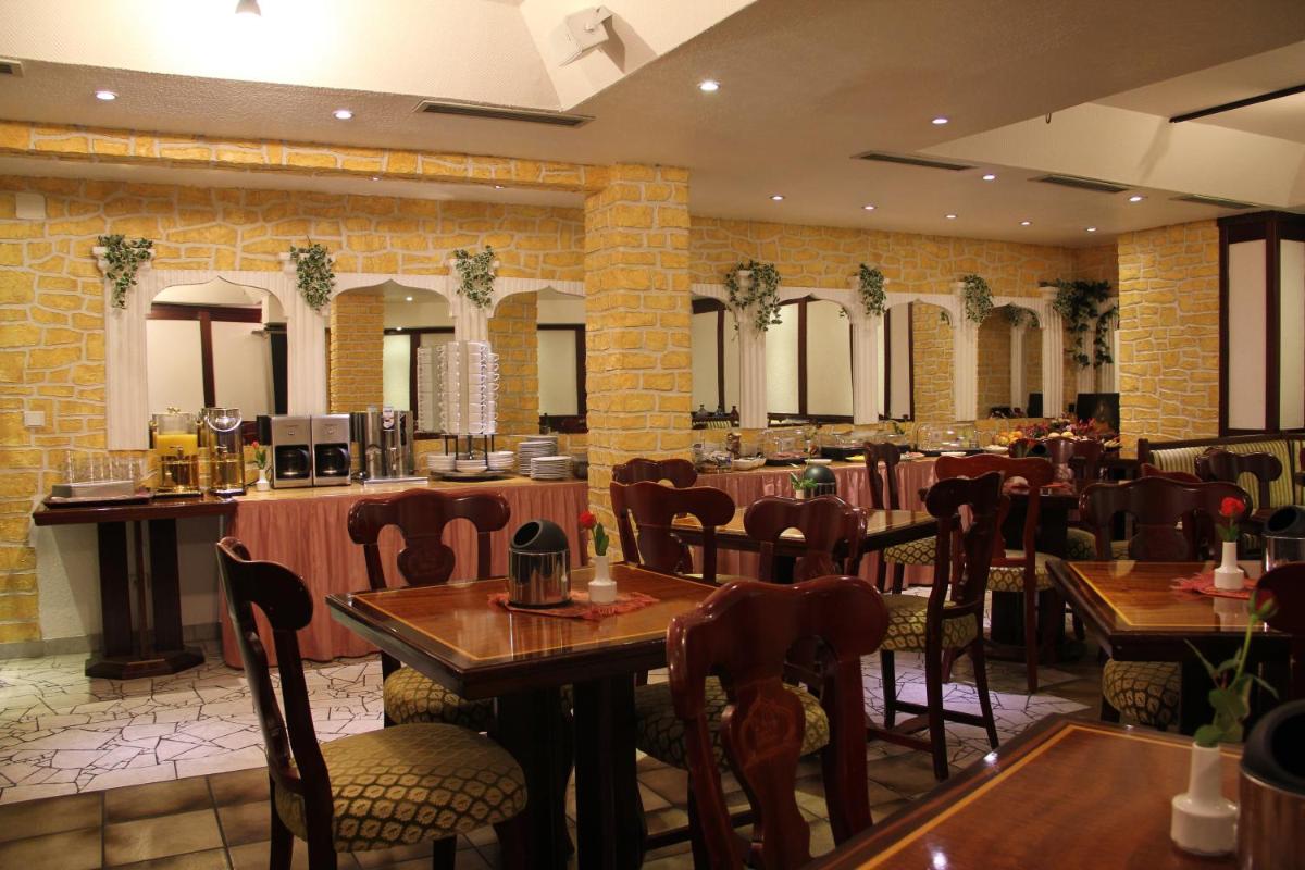 Wali's Hotel - Housity