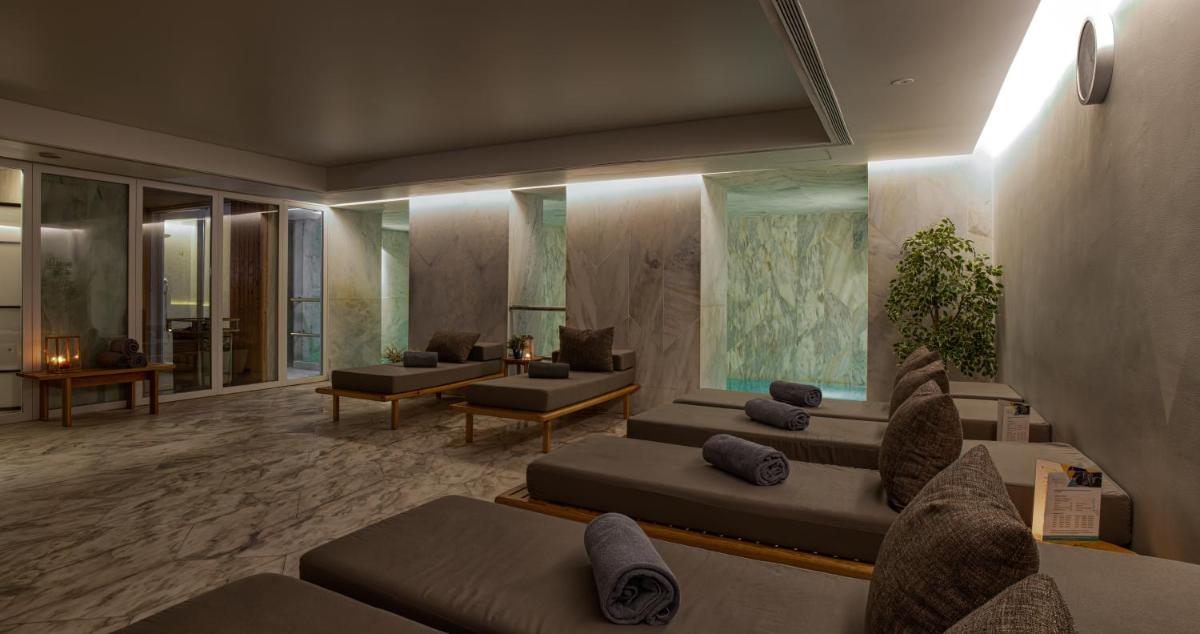 Uma área de estar em Lisboa Pessoa Hotel