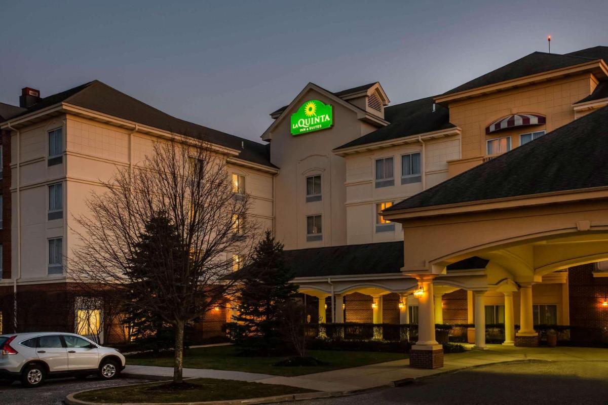 La Quinta by Wyndham Islip - MacArthur Airport - Housity