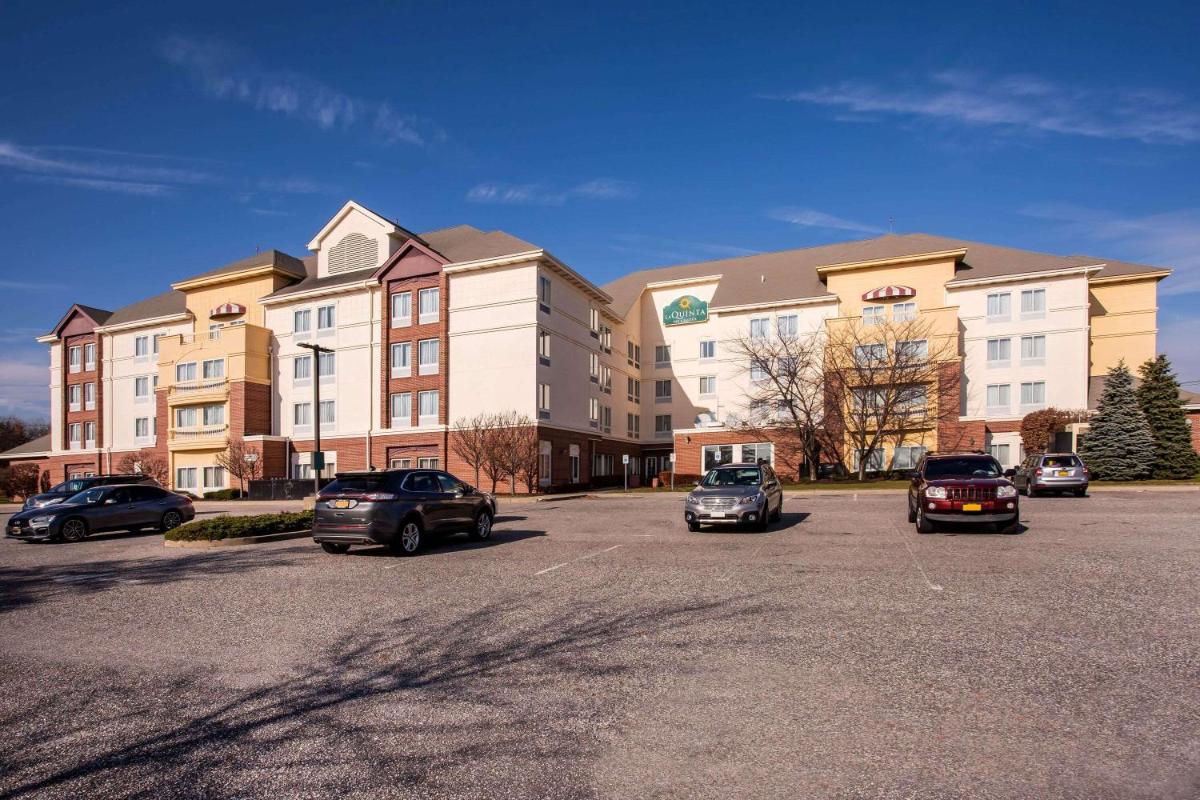 La Quinta by Wyndham Islip - MacArthur Airport - Housity