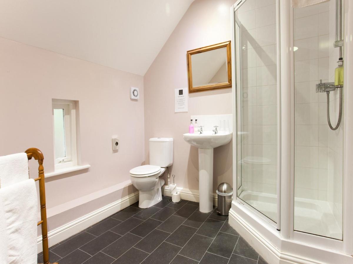 OYO Ladybower Inn - Housity