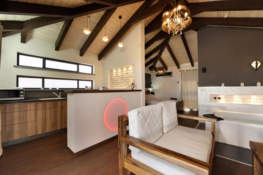 Noam Suites - Housity