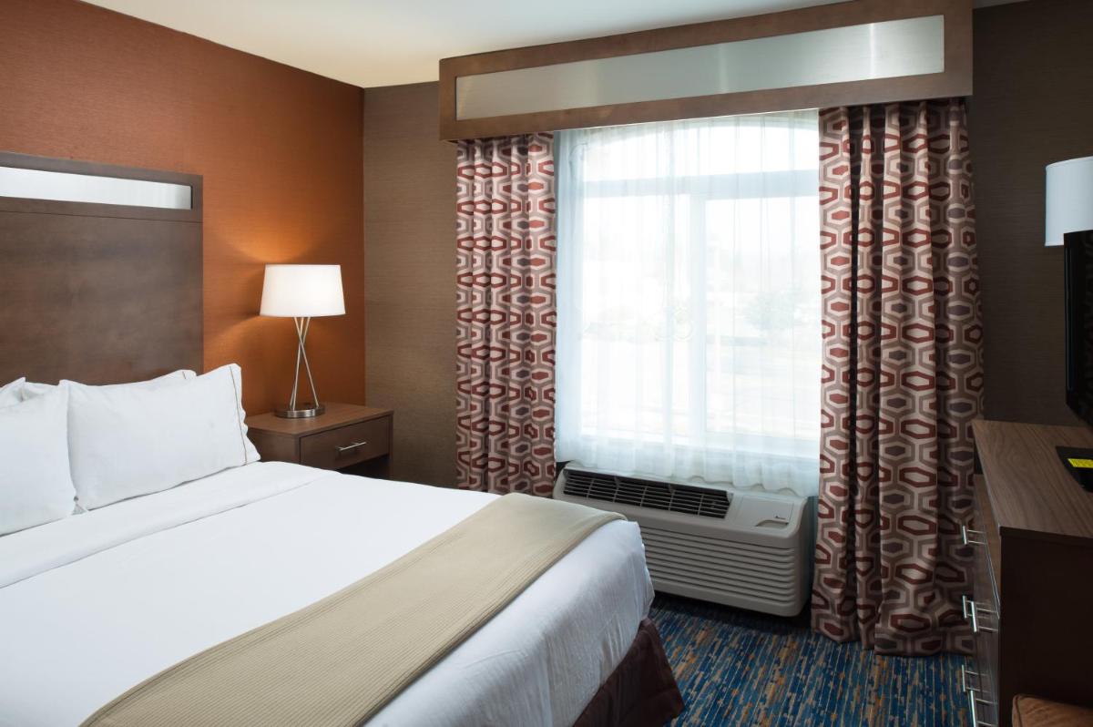 Holiday Inn Express Rocklin - Galleria Area by IHG - Housity
