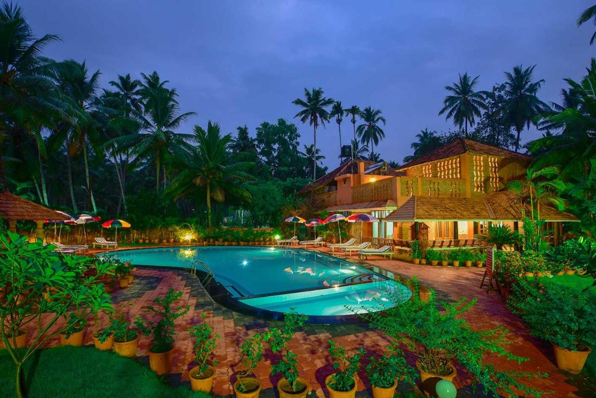 Beach and Lake Ayurvedic Resort, Kovalam - Hizvo