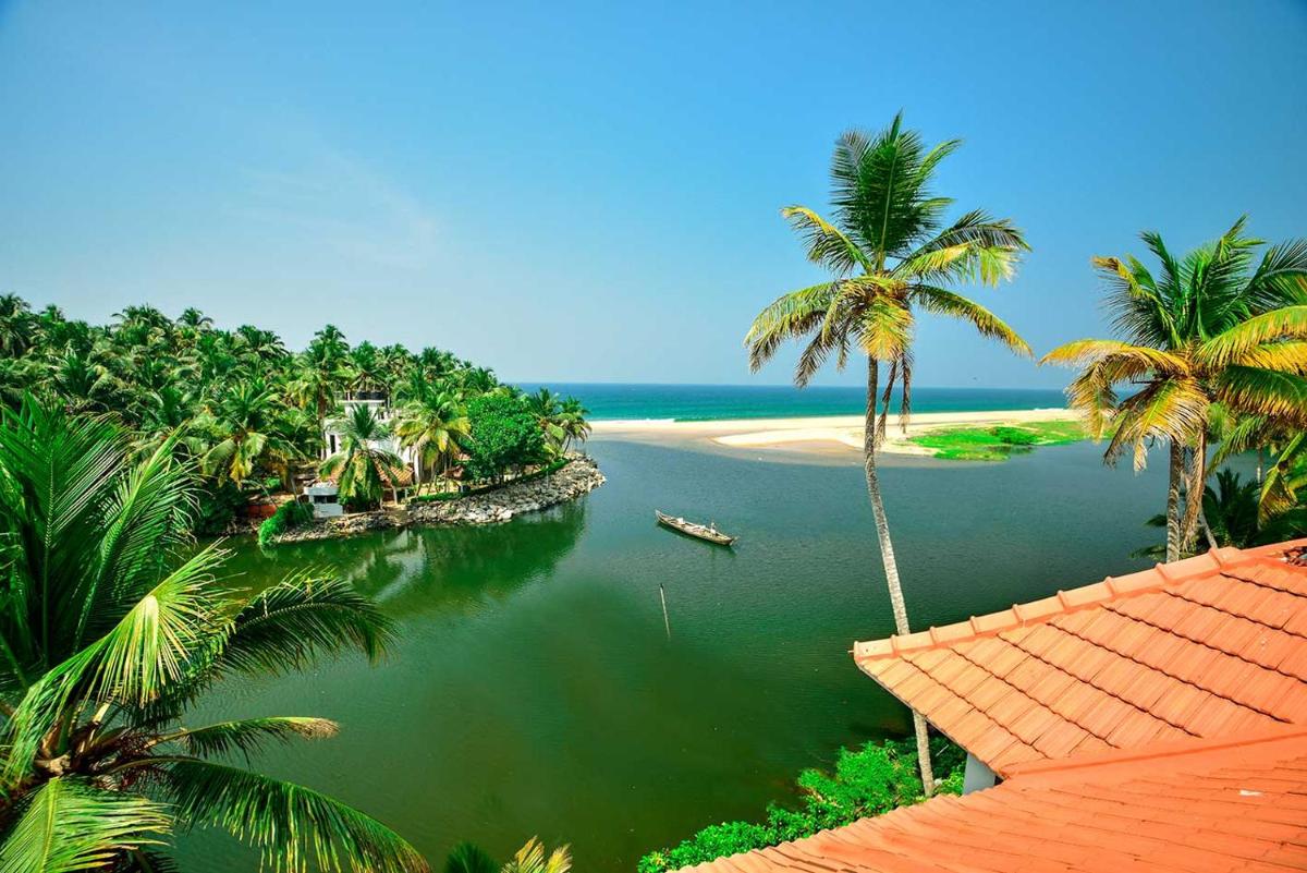 Beach and Lake Ayurvedic Resort, Kovalam - Housity