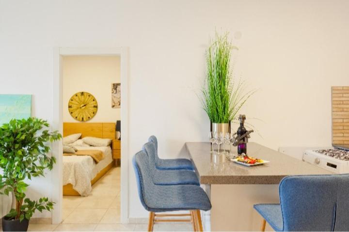 Bat Yam on The Beach - Housity