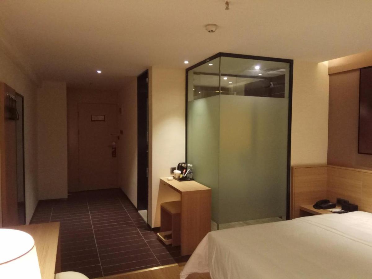 IU Hotel Guiyang Jinyang Century City Shopping Center Chayuan Village Metro Vanke - Housity