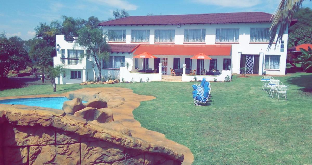 Jacaranda Self Catering Chalets - Housity