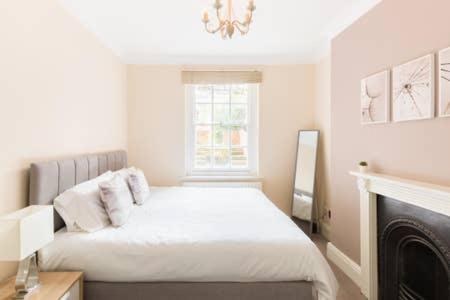 Regency apartment - private entrance & courtyard - Housity