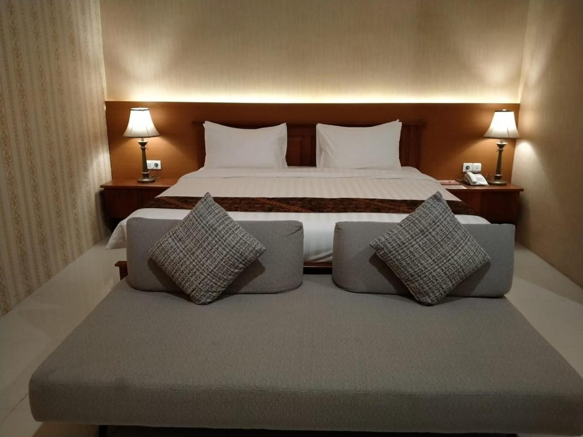 Dreamland Hotel And Lounge - Housity