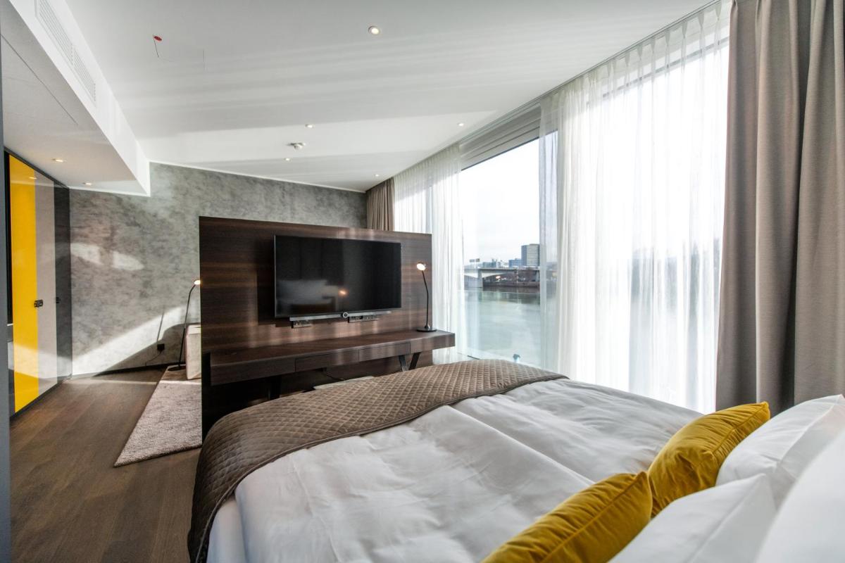 Ein Bett oder Betten in einem Zimmer der Unterkunft FÄHRHAUS Koblenz