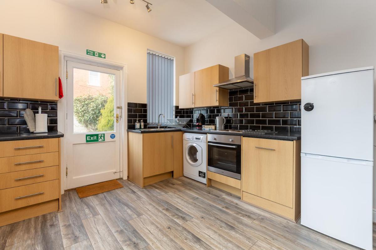 Raikes Parade Victorian Holiday Home - Blackpool Resort Collection - Housity