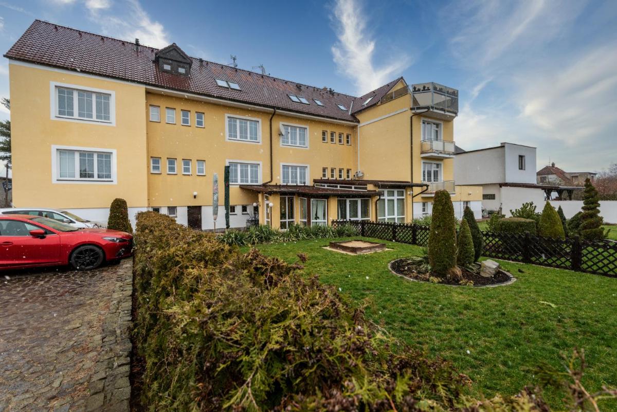 Hotel Pension u Mydlářů - Housity
