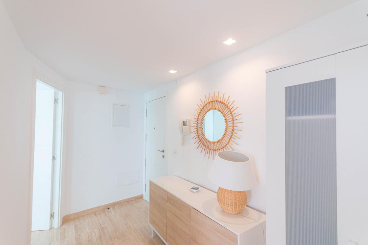 Lovely Apartment Beach Front & Pool - Housity