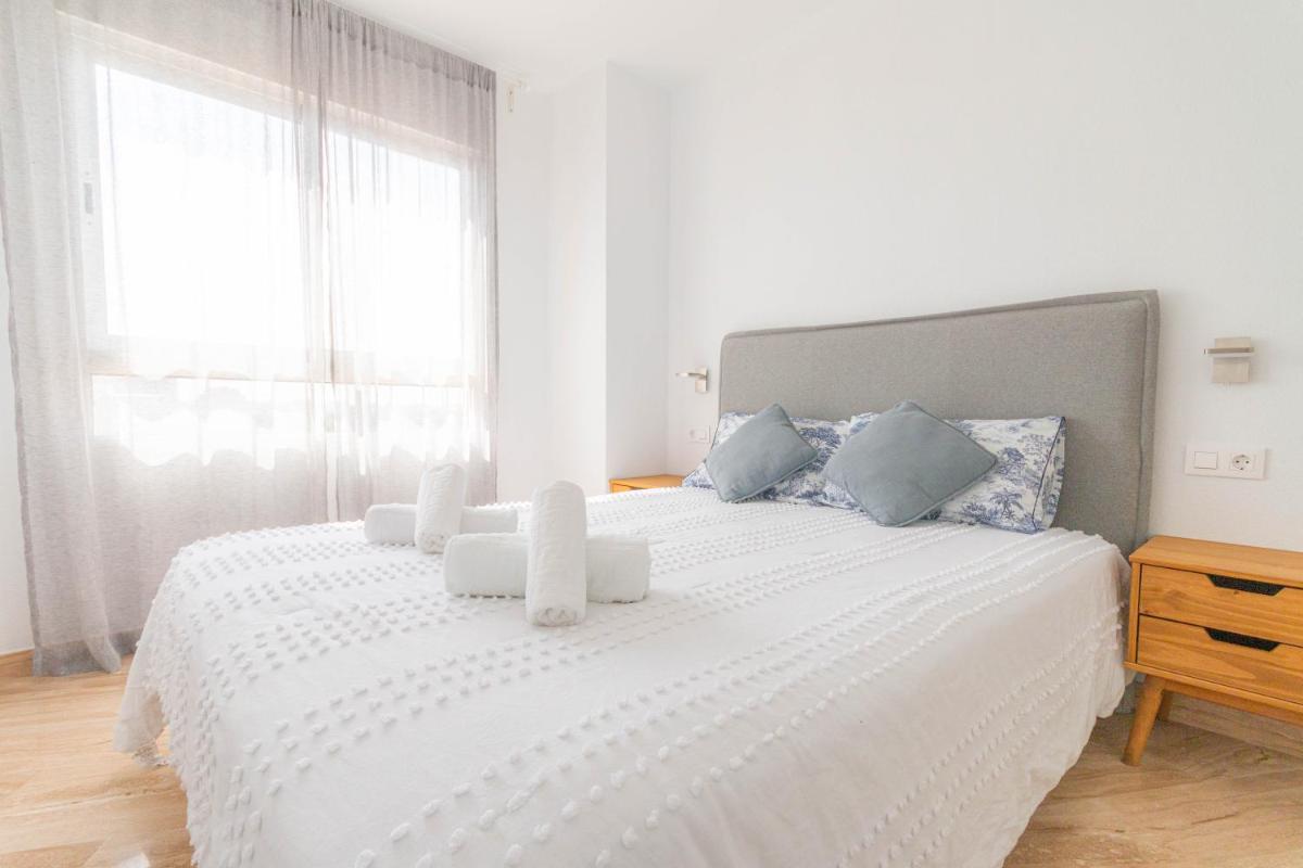 Lovely Apartment Beach Front & Pool - Housity