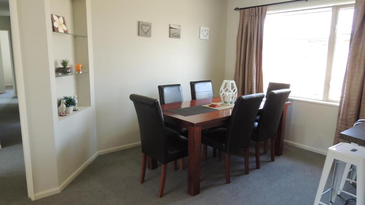 Airport, motorway, shopping handy - Housity