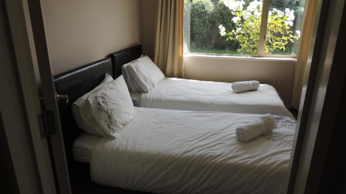 Airport, motorway, shopping handy - Housity