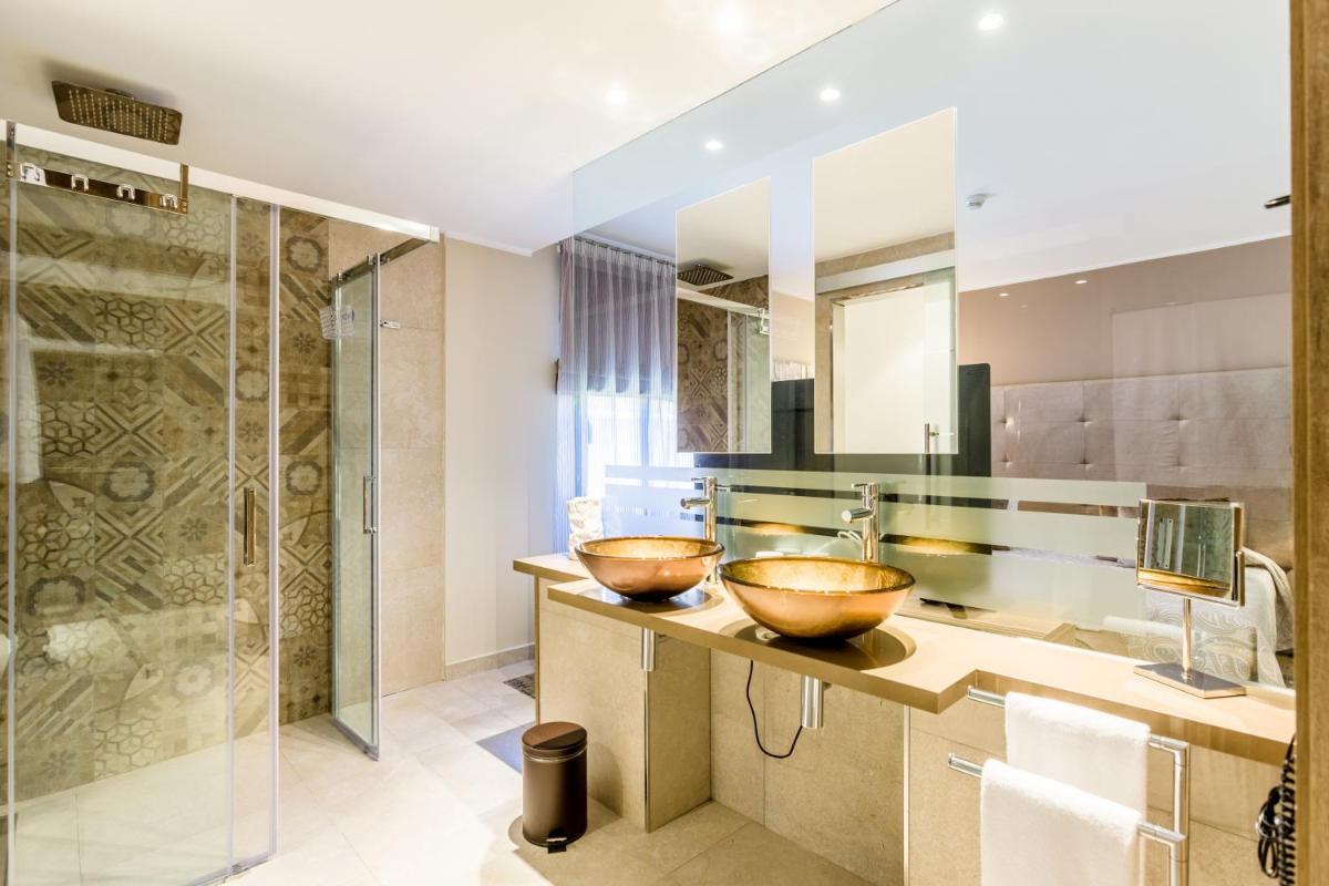 Un baño de Lago Garden Apart-Suites & Spa Hotel
