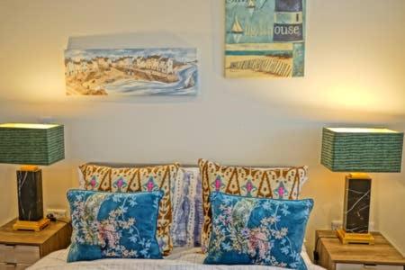 Beach on the doorstep Meridian Tower Marina Swansea - Housity