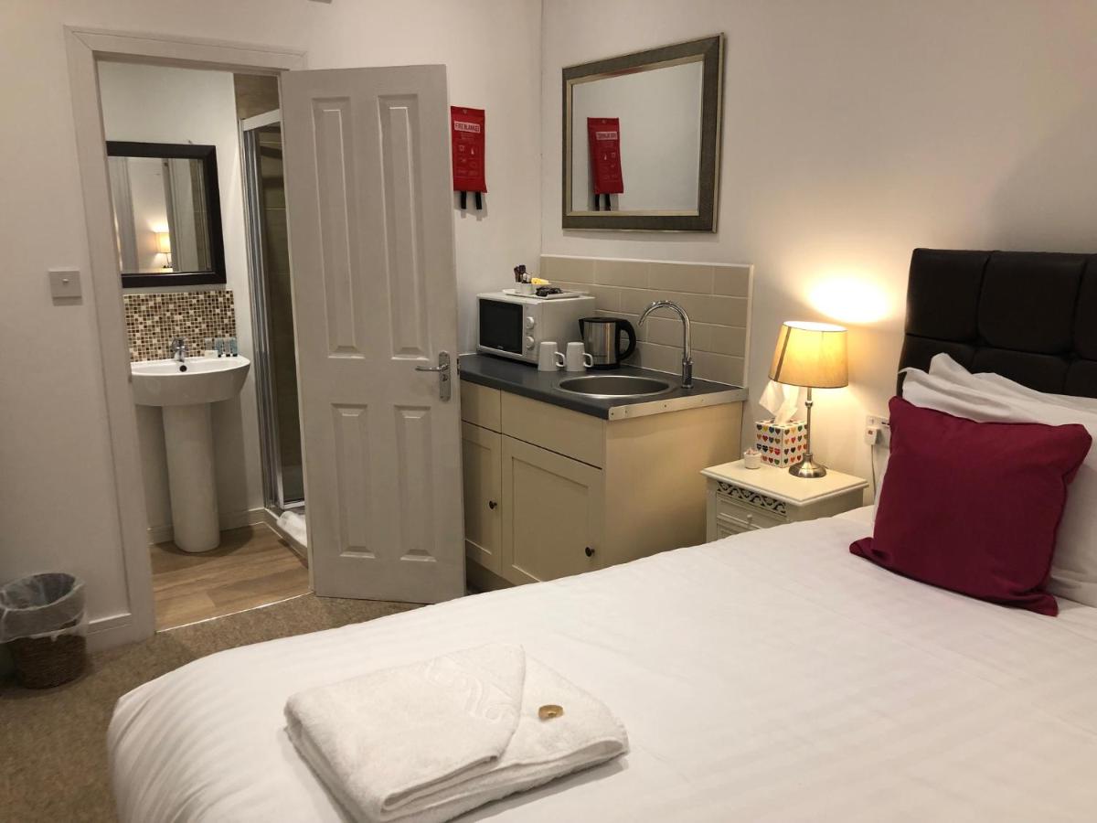 Kings Hotel - Housity