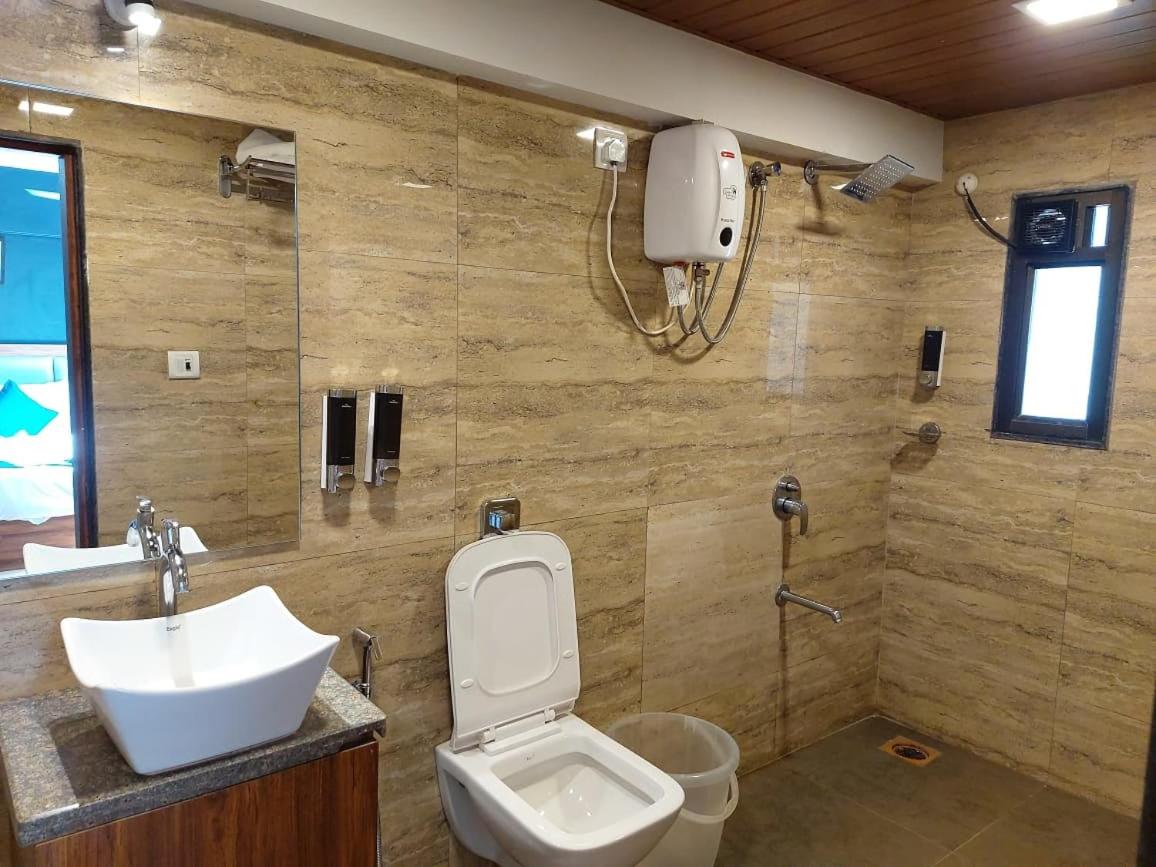 Hotel Palm Beach Pride - Housity