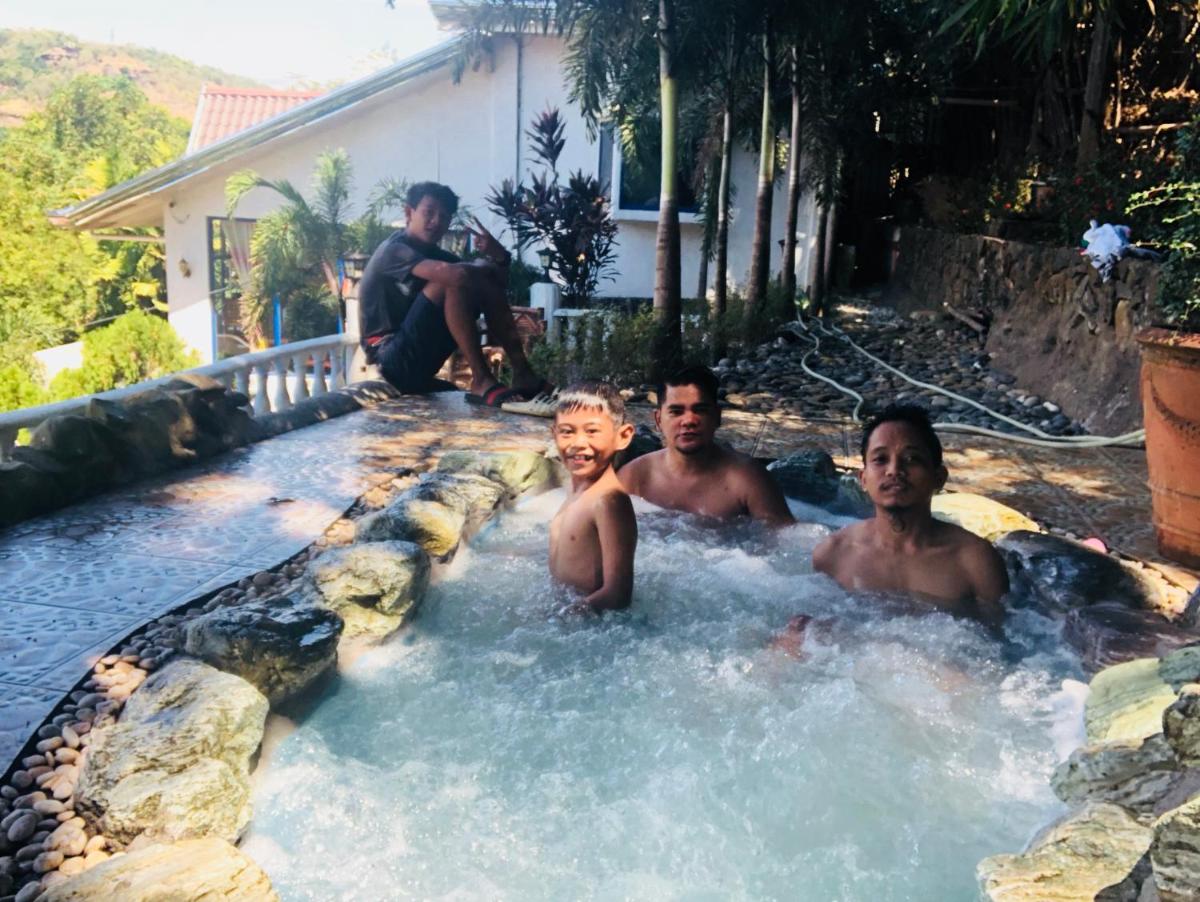 Holiday House in Olongapo City - Housity
