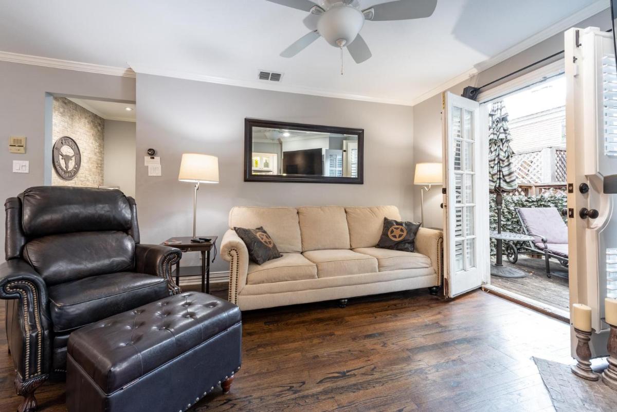 Beautifully updated Hancock condo - Perfect for Work From Home or Stay-cations - Housity