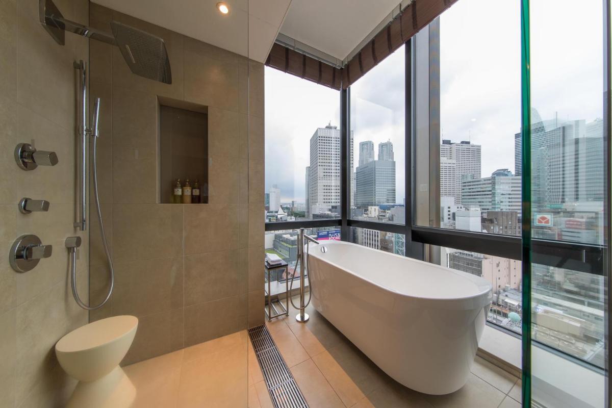JR Kyushu Hotel Blossom Shinjuku - Housity