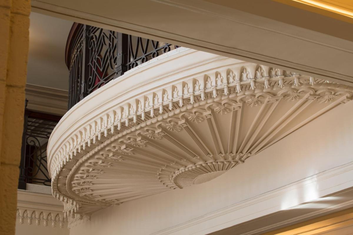 The Royal Sonesta Stephen F Austin Hotel - Housity