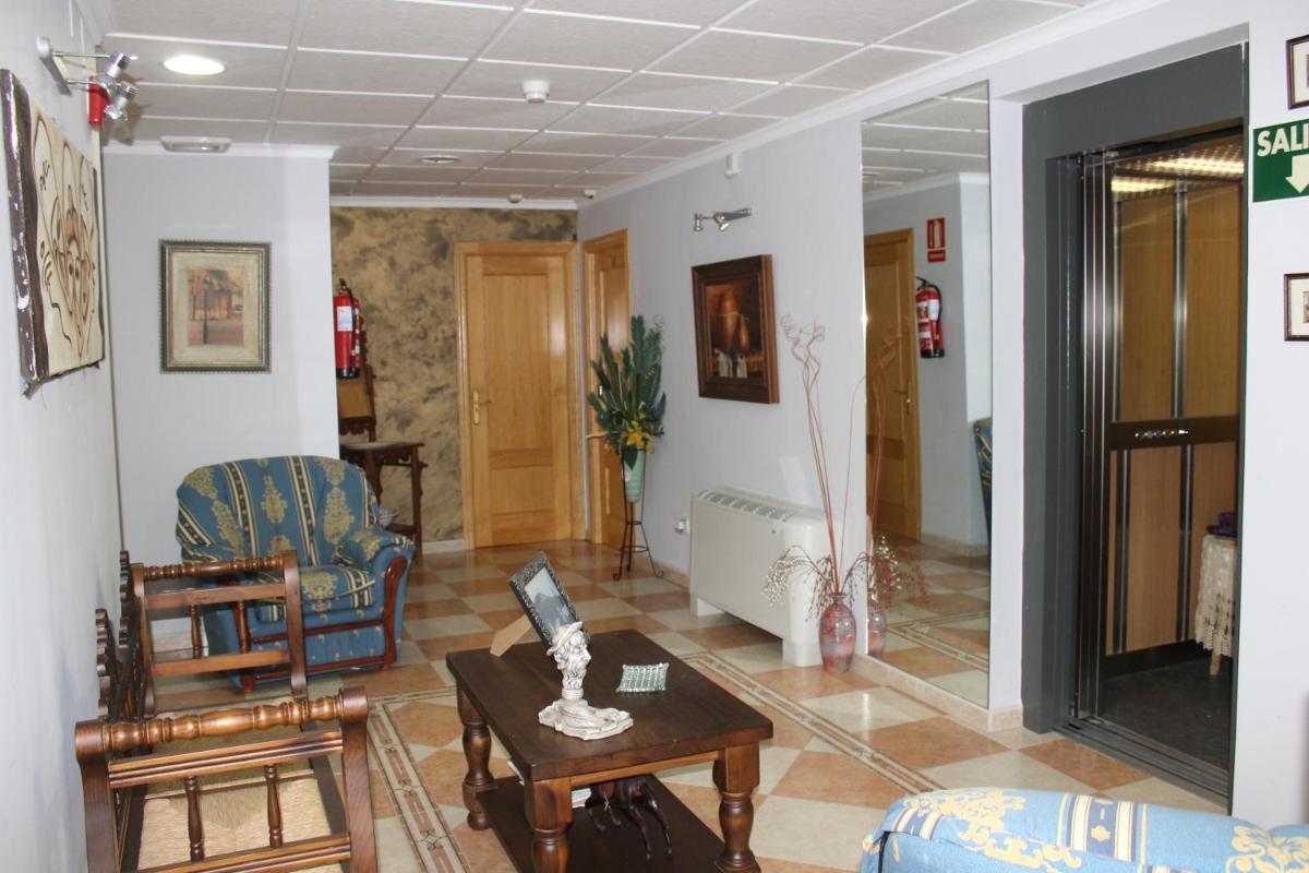 Hostal Cabañas - Housity