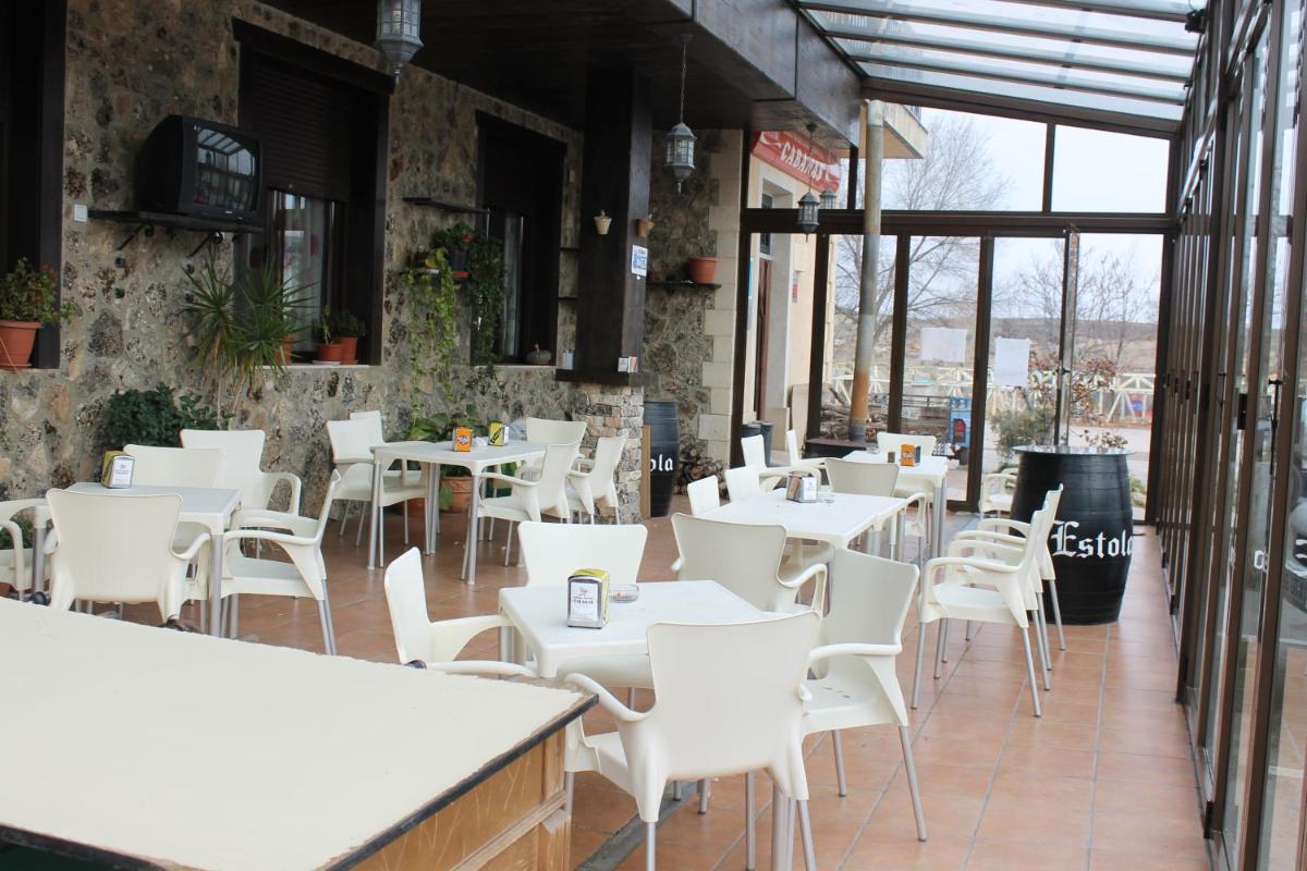 Hostal Cabañas - Housity