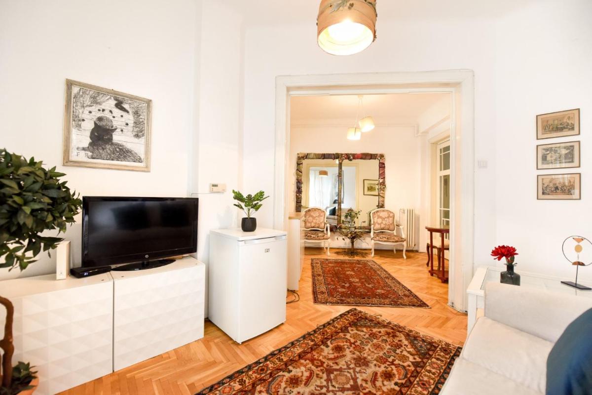 Suitetrails - The Little Paris Apartment in Central Bucharest