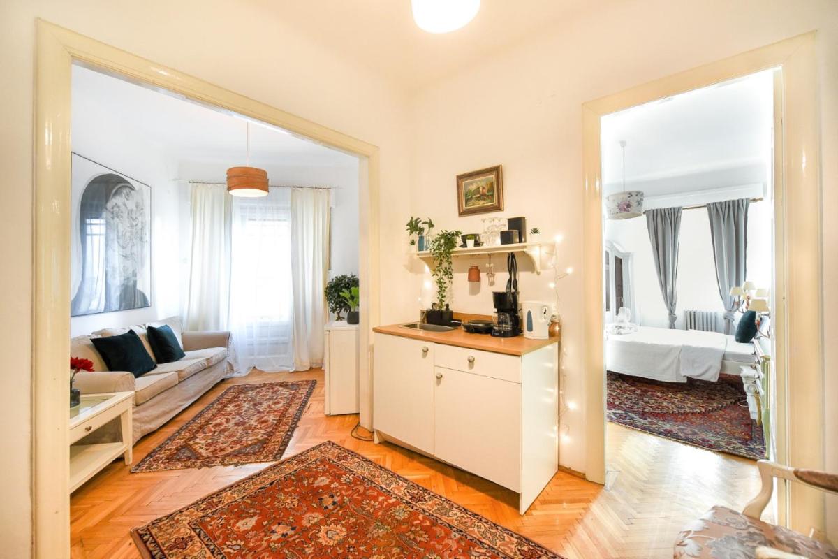 Suitetrails - The Little Paris Apartment in Central Bucharest