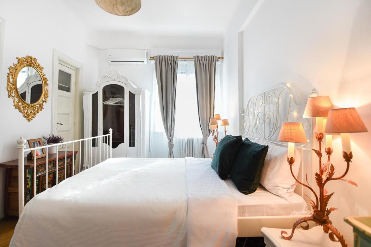 Suitetrails - The Little Paris Apartment in Central Bucharest