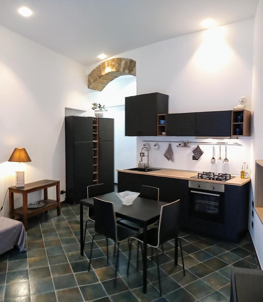 Locazione breve in pieno centro "Blue House" - Housity