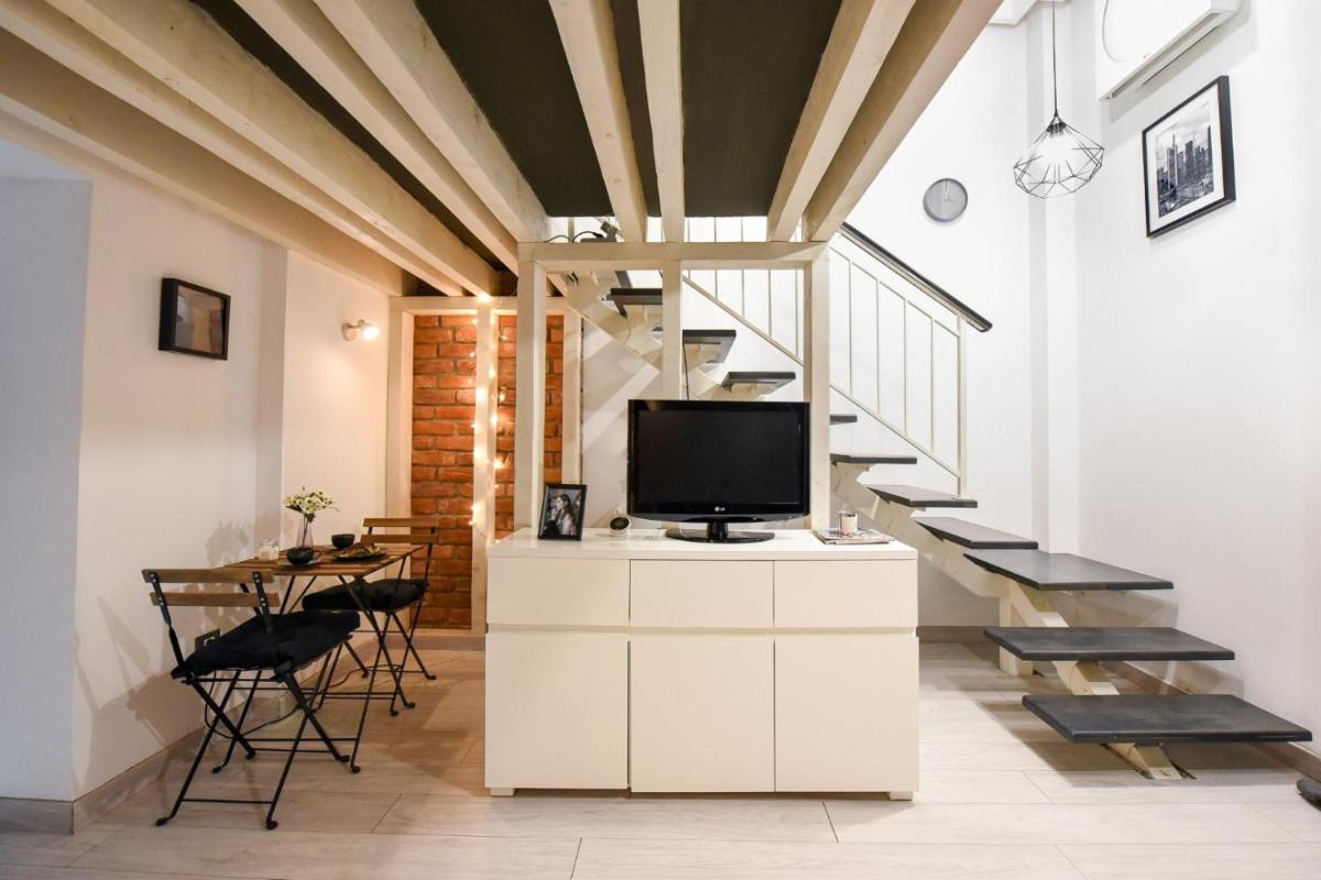 FAB &amp; HOMEY STUDIO - Queen Elizabeth Street - Housity