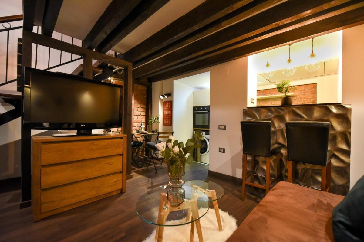 CINNAMON AND COSY - Queen Elizabeth Street Bucharest - Housity