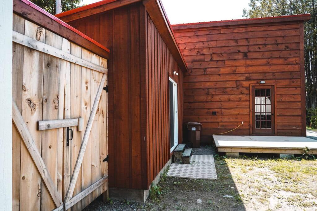 Historic Log Cabin - Housity