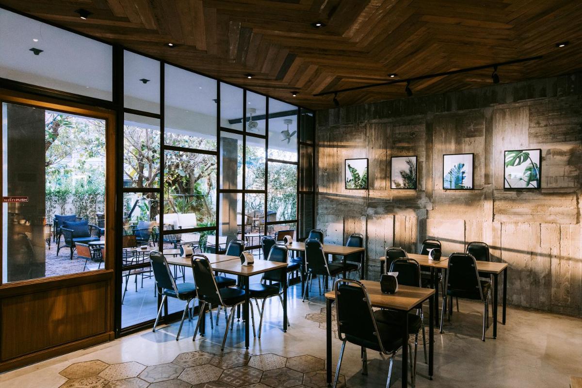 The Rich Hotel - Hizvo