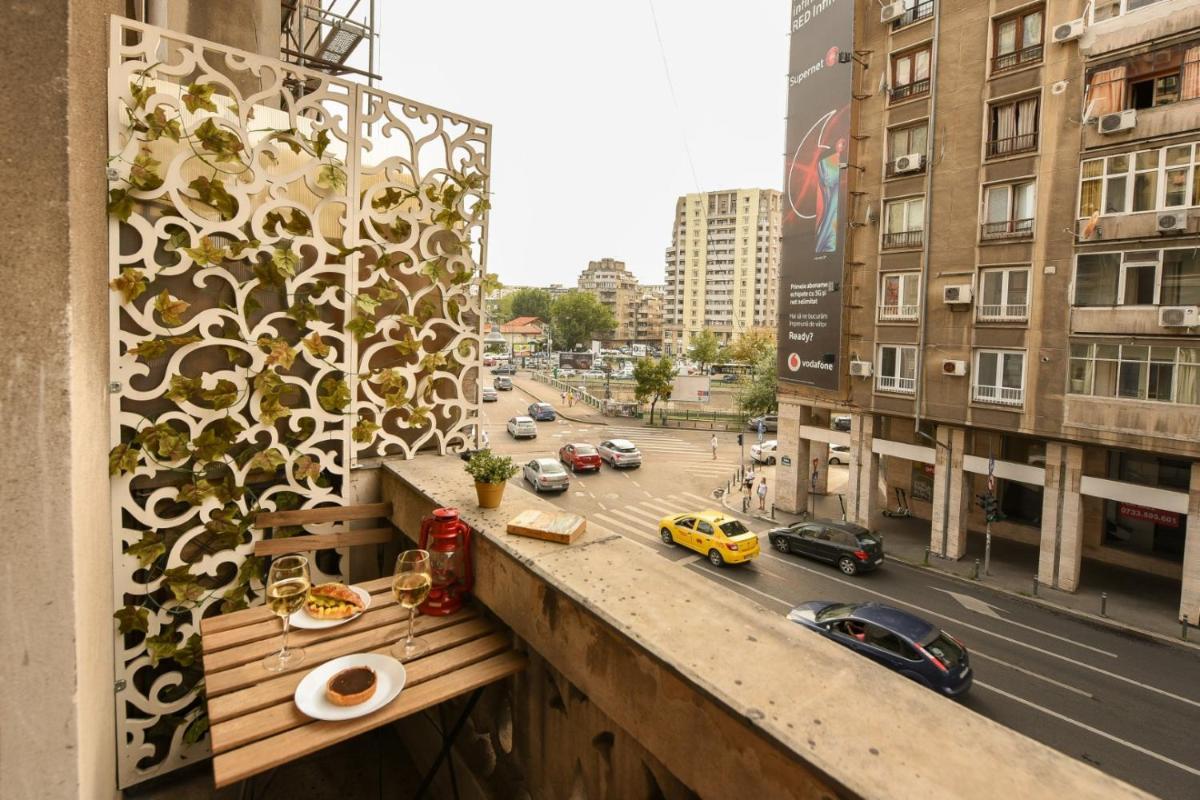 Love.Travel.Explore ♥️Apt w/ Balcony in Old Town - Housity