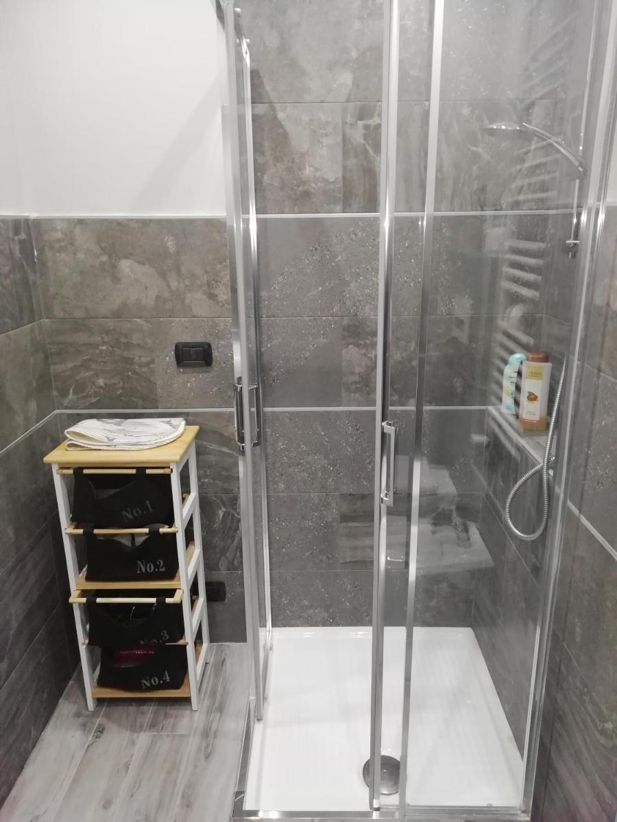 CASA FREJUS . COMODO AL CENTRO E AL POLITECNICO BUS 33 E 42 - Hizvo
