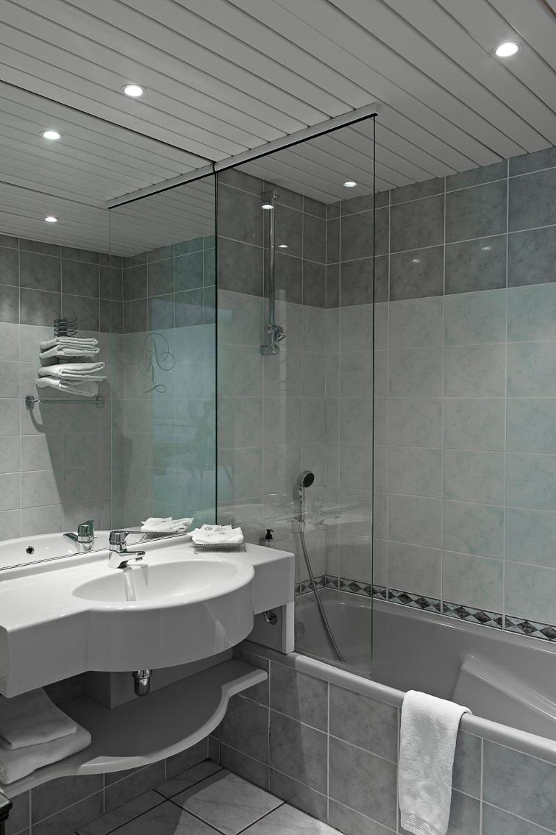 Salle de bains dans l'établissement Best Western Le Relais de Laguiole Hôtel & Spa