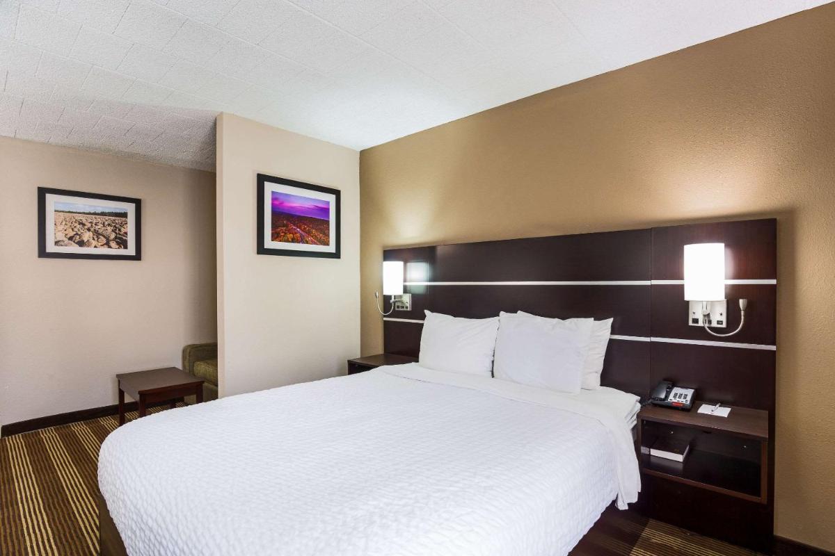 Pocono Inn & Banquet - Stroudsburg - Housity