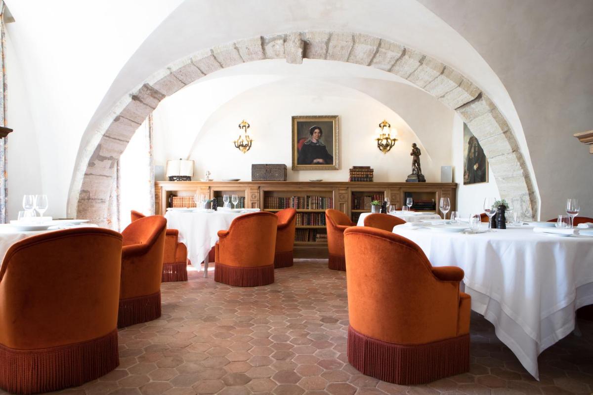 Coin salon dans l'établissement Airelles Gordes, La Bastide