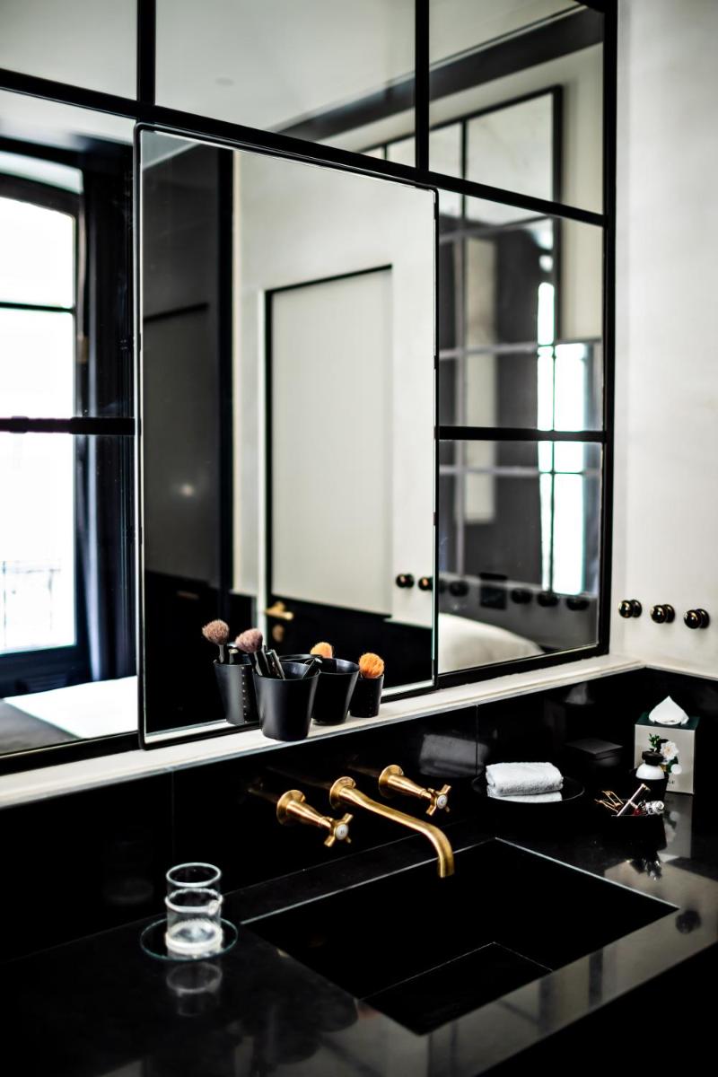 Salle de bains dans l'établissement Monsieur George Hotel & Spa - Champs-Elysées
