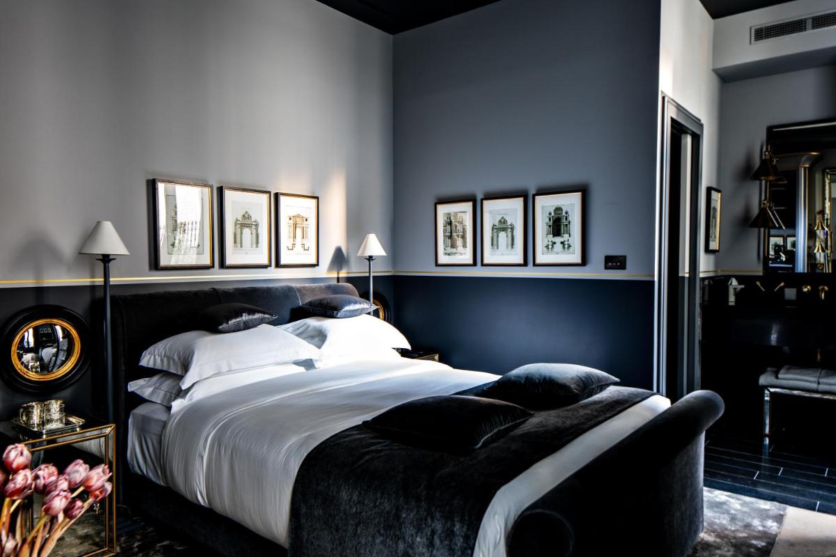 Un ou plusieurs lits dans un hébergement de l'établissement Monsieur George Hotel & Spa - Champs-Elysées