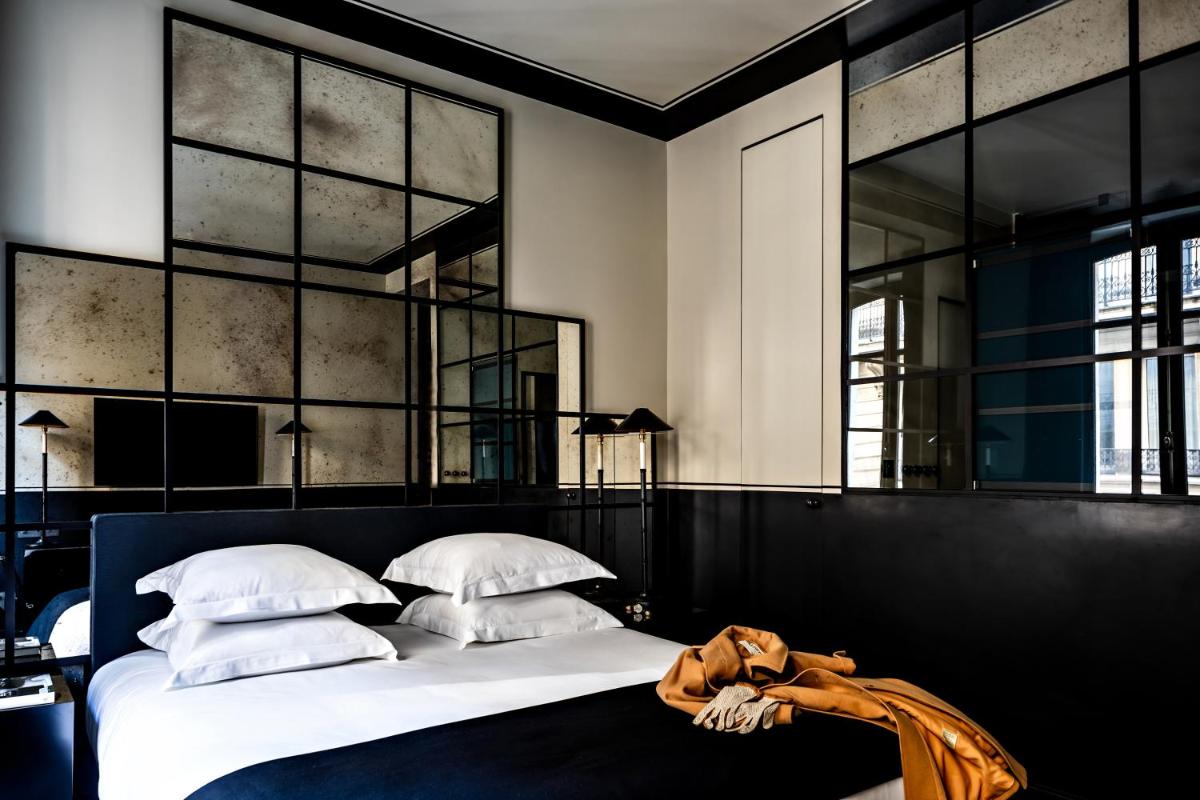 Un ou plusieurs lits dans un hébergement de l'établissement Monsieur George Hotel & Spa - Champs-Elysées