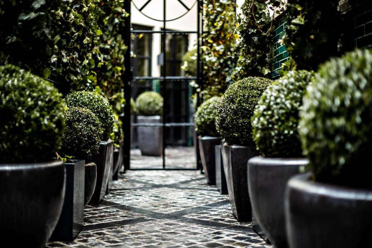 Jardin de l'établissement Monsieur George Hotel & Spa - Champs-Elysées