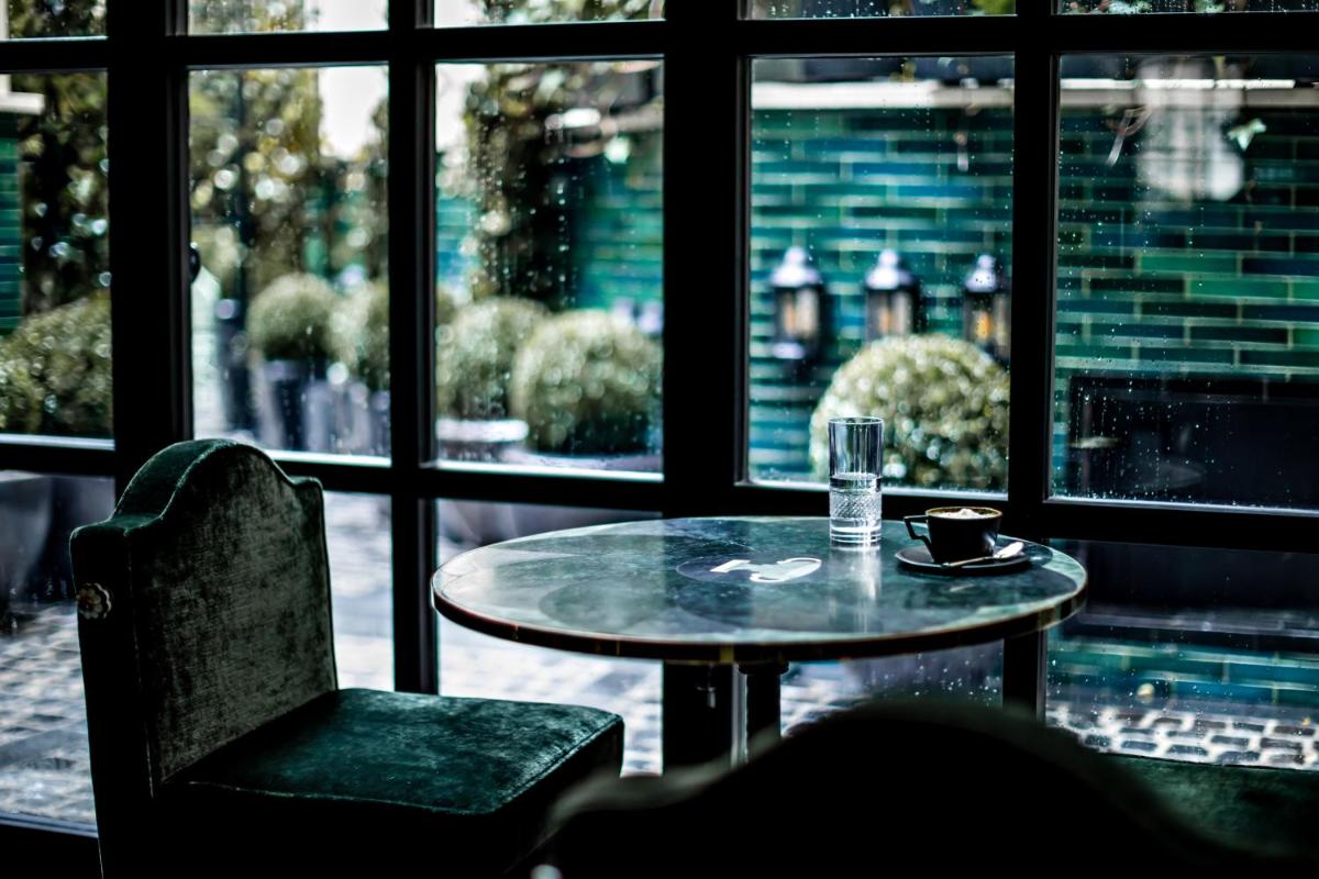 Coin salon dans l'établissement Monsieur George Hotel & Spa - Champs-Elysées
